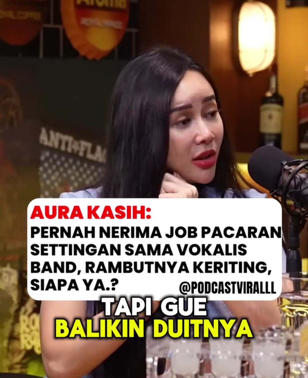 Pengakuan Aura Kasih pernah pacaran settingan dengan vokalis band dengan ciri-ciri berambut keriting.(Instagram/@podcastviralll_)